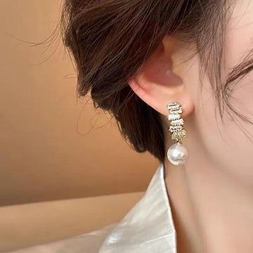 2024 New French Fashion Earrings Women's Crystal White Stone Exquisite Imitation Bead Earrings